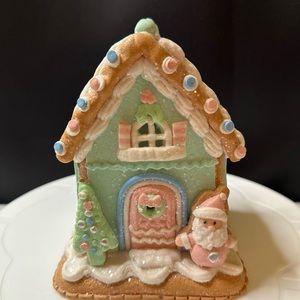 Beautiful Green Illuminated Realistic Winter Gingerbread Santa House w/Gift Box
